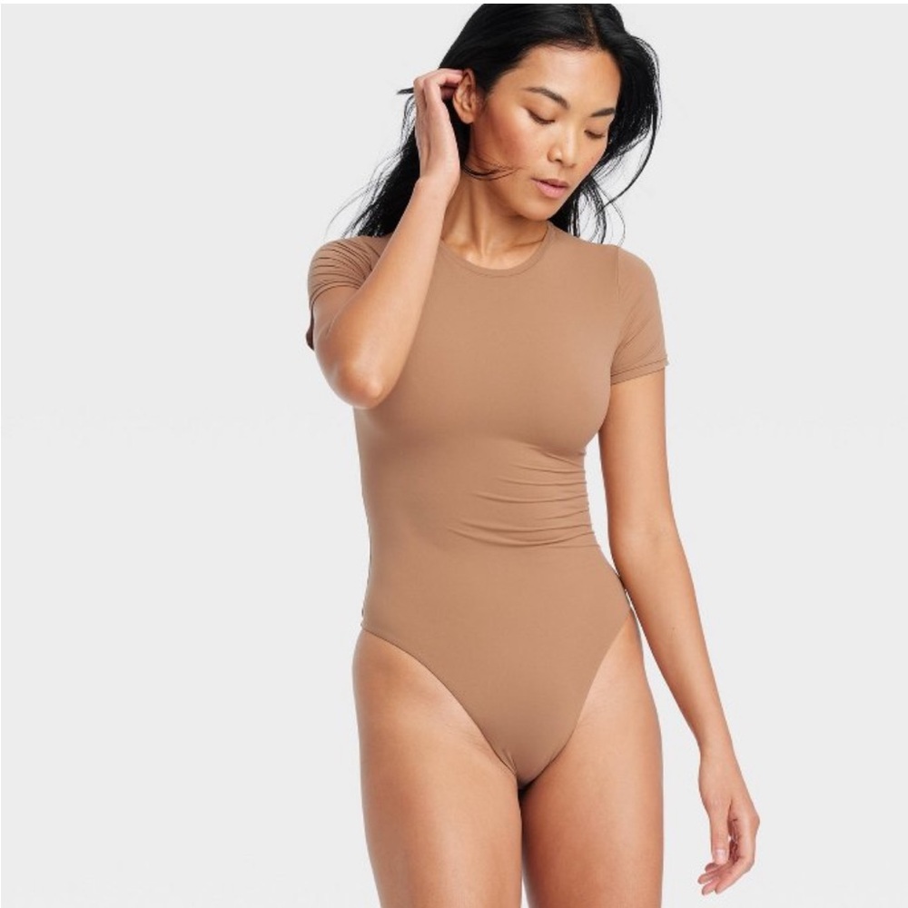 Women's Luxury Collection 4-Way
Stretch Short Sleeve Bodysuit Auden
Brown L  NWT